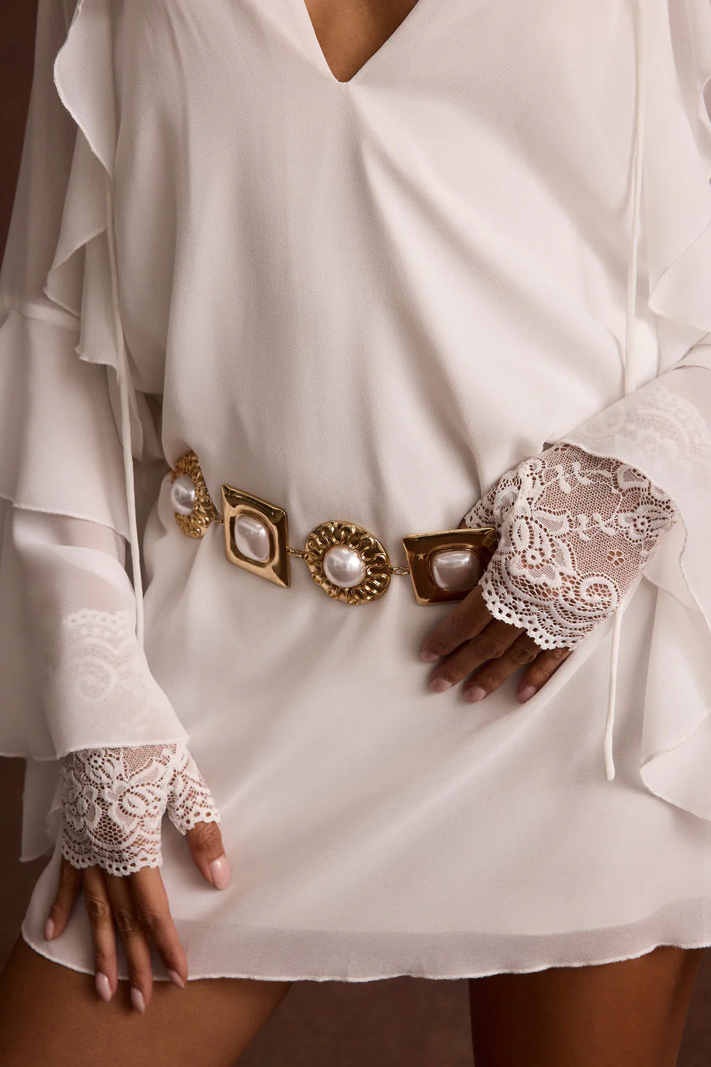 Bells White Lace Bridal Gloves - Image 5